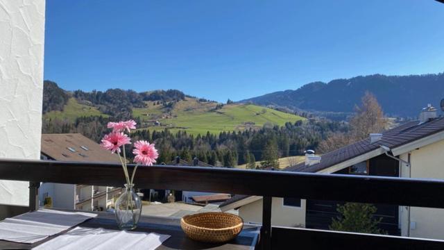 Bergwiese Mit Oberstaufen Plus Karte Exteriér fotografie